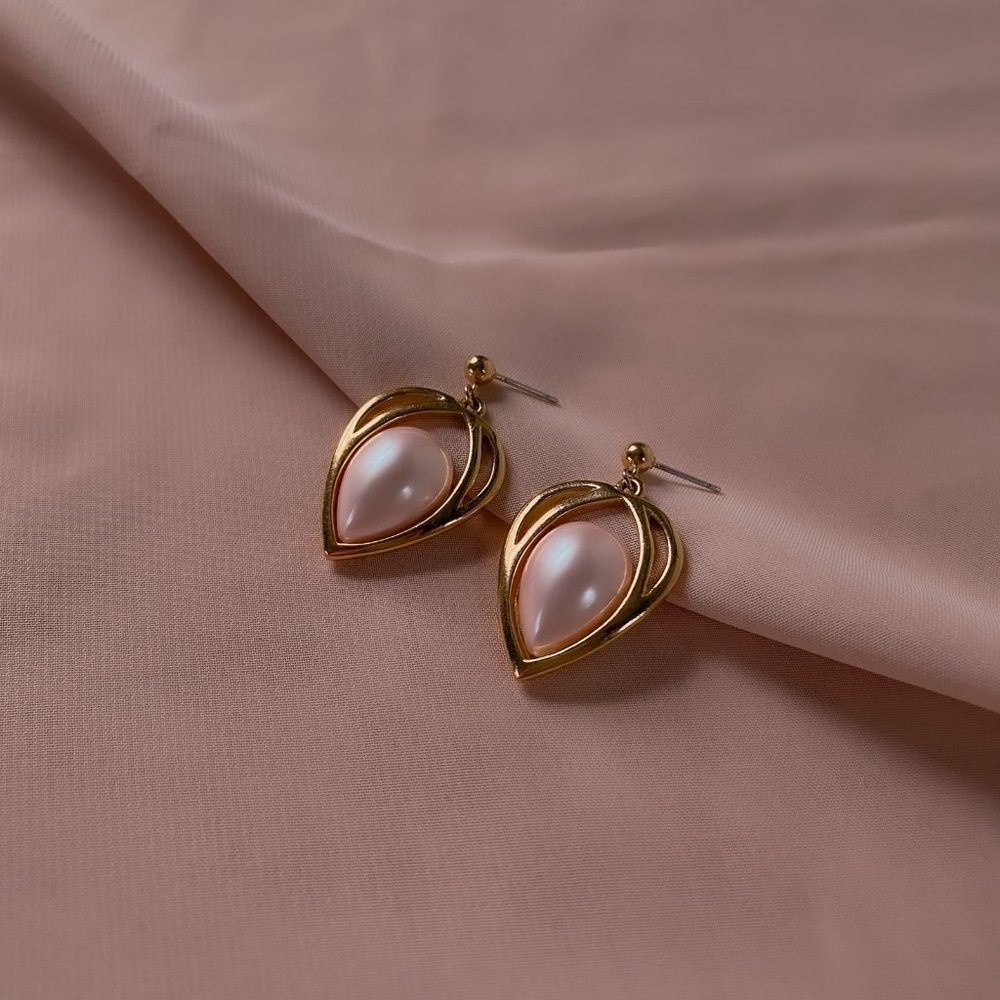 Vintage Trifari Gold Chic Pink Faux Pearl Elegant Simple Openwork Drop Earrings